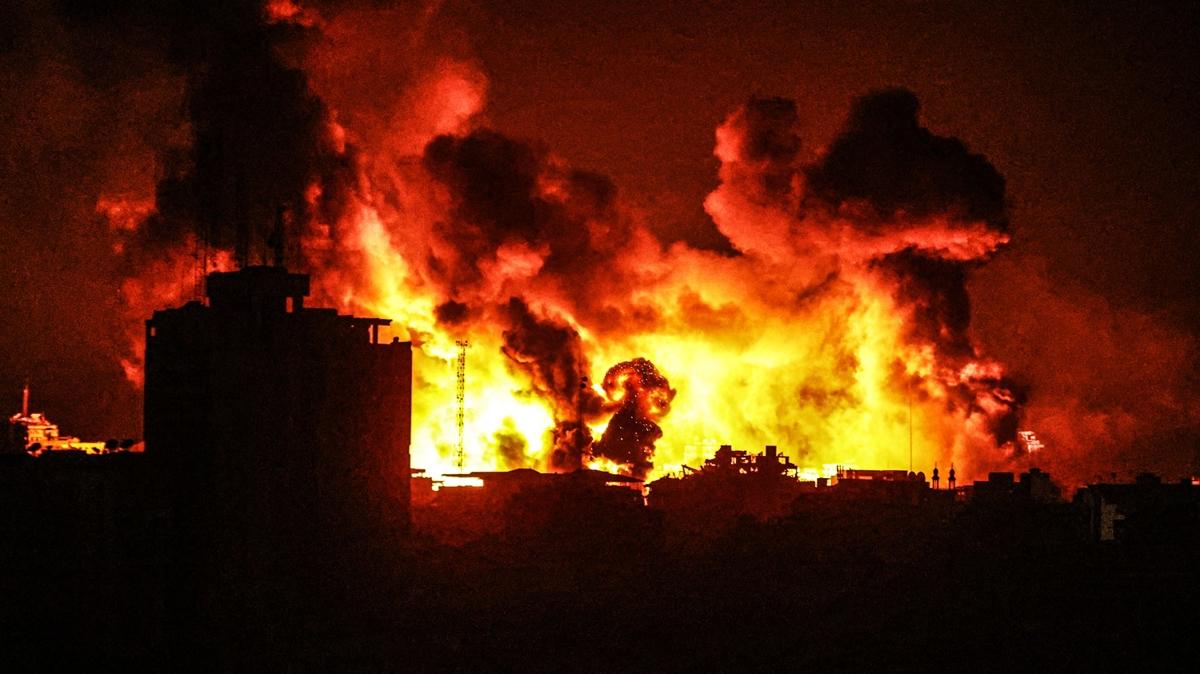 srail, Gazze'ye bomba yadryor! letiim ve internet hizmetleri tamamen kt