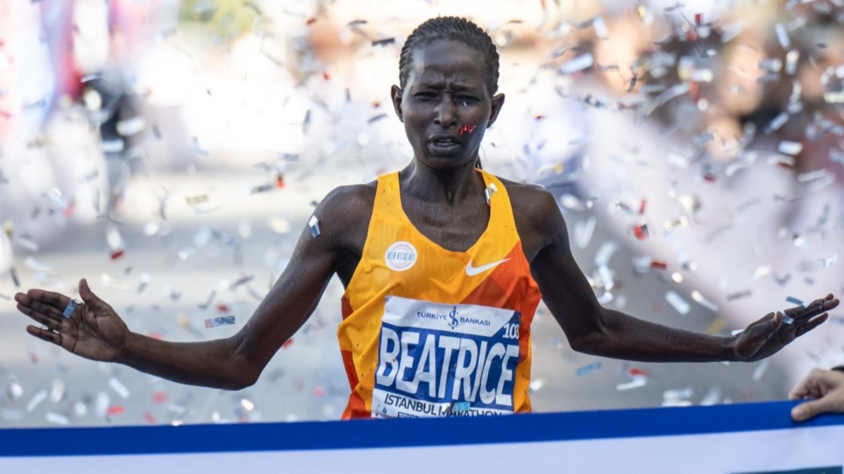 stanbul Maratonu'nda kadnlarda kazanan Beatrice Cheptoo