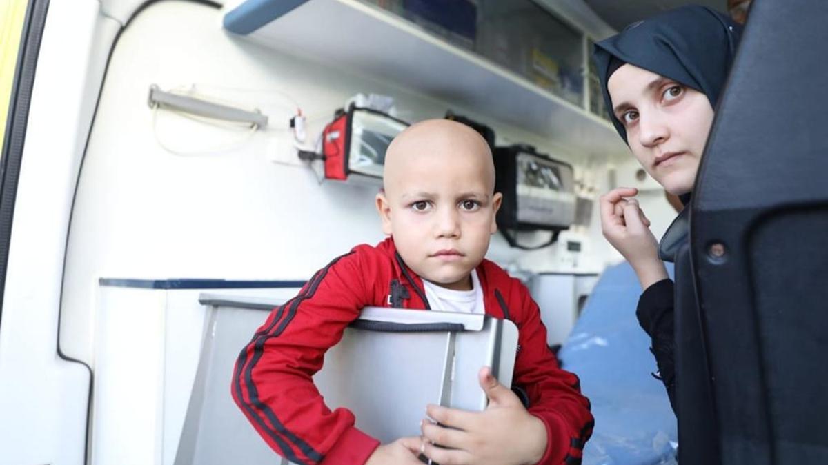 Gazze'den Mısır'a 12 kanser hastası çocuk getirildi