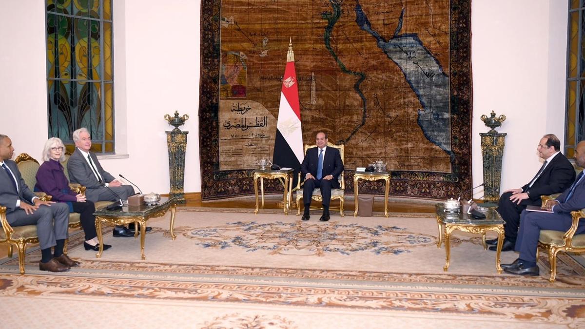 Mısır Cumhurbaşkanı Sisi, CIA yetkilisi ile  Gazze'de ateşkesi konusunu görüştü