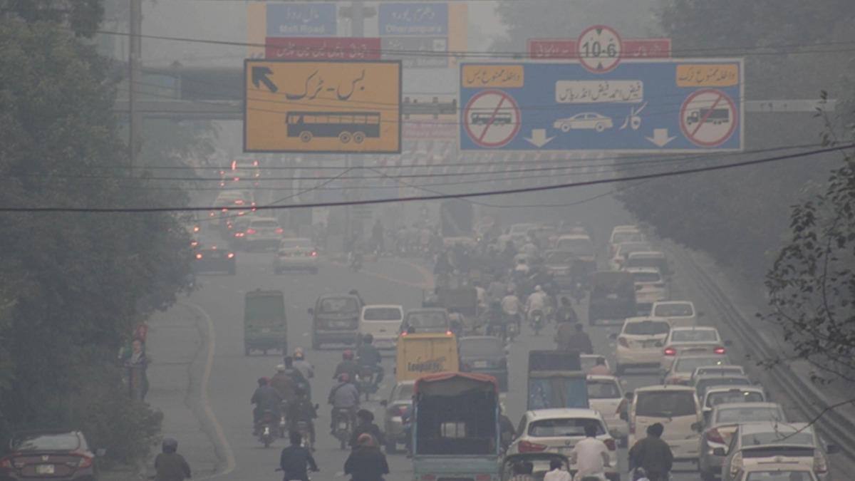 Pakistan'da 4 gnlk ''hava kirlilii'' tatili