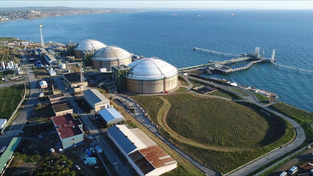 Trkiye'de ilk oldu! Marmara Erelisi LNG Terminali'nde youn mesai