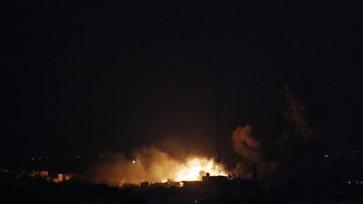 srail, Hizbullah'a ait ''hedefleri'' vurdu