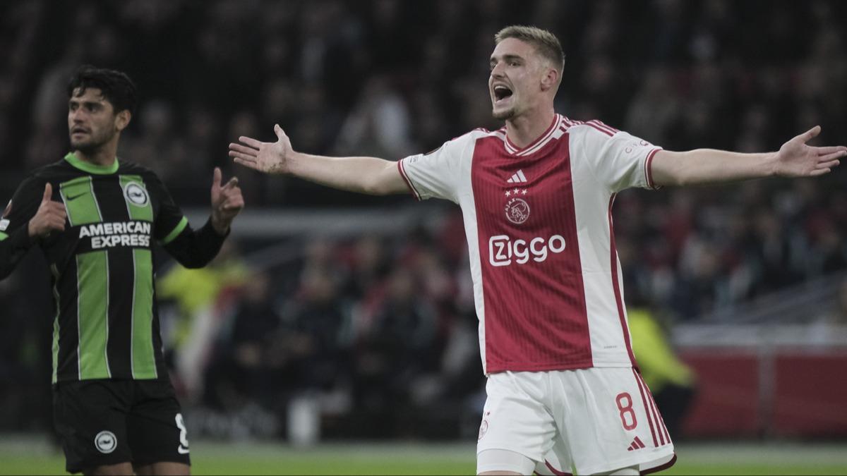 Ajax deplasmanda puanlar paylat!