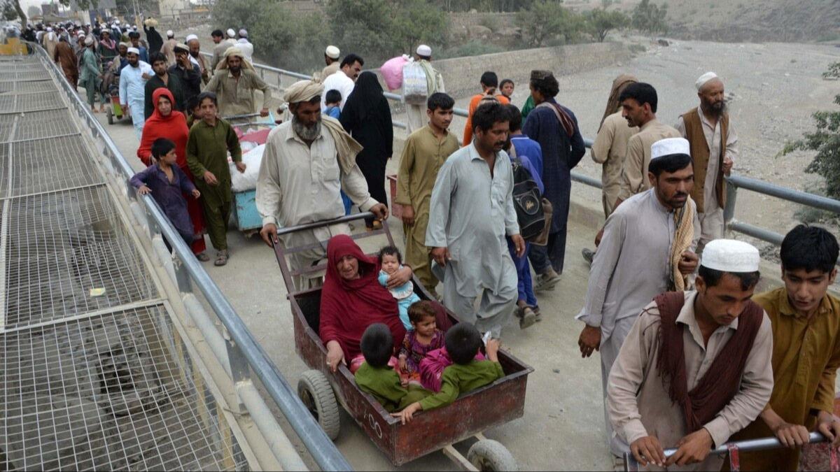 Pakistan, Afgan dzensiz gmenleri hzlca yollamak iin yeni snr kaplar at