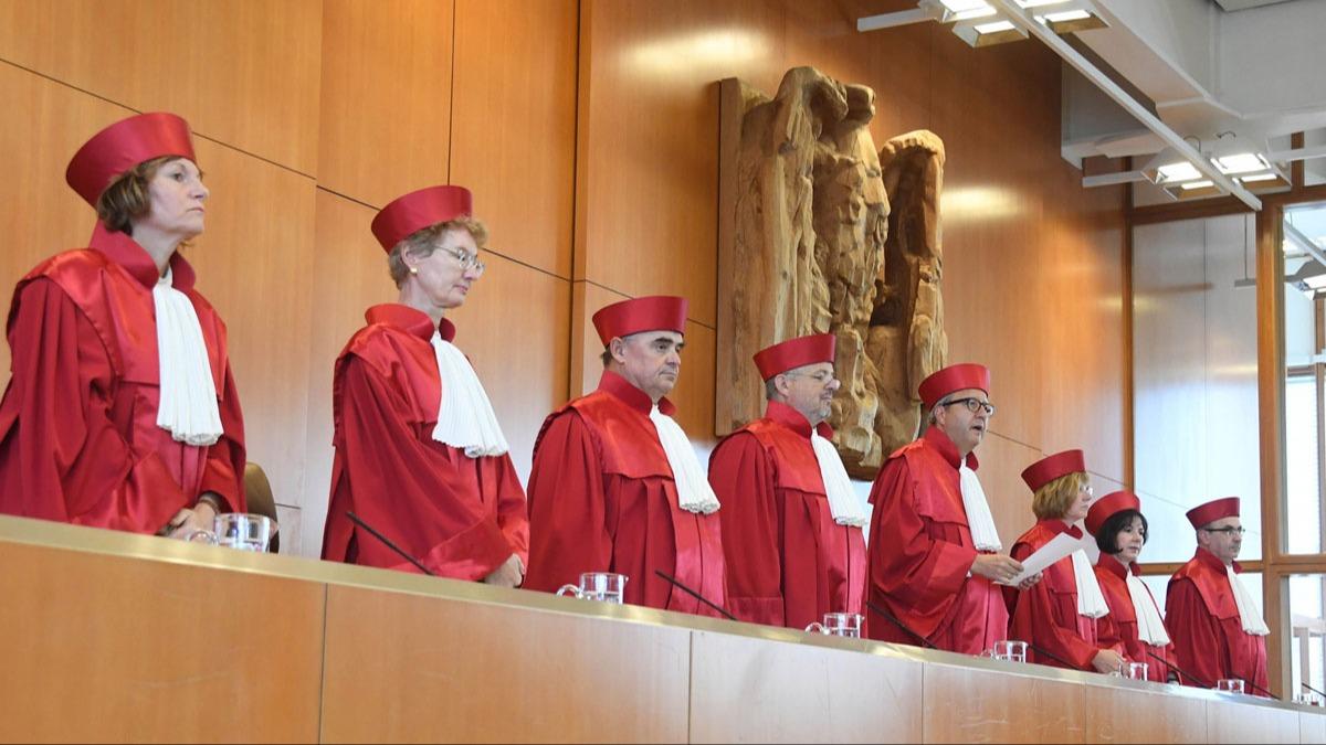 Almanya Anayasa Mahkemesi'nden Alman hkmetinin ek bte talebi reddedildi