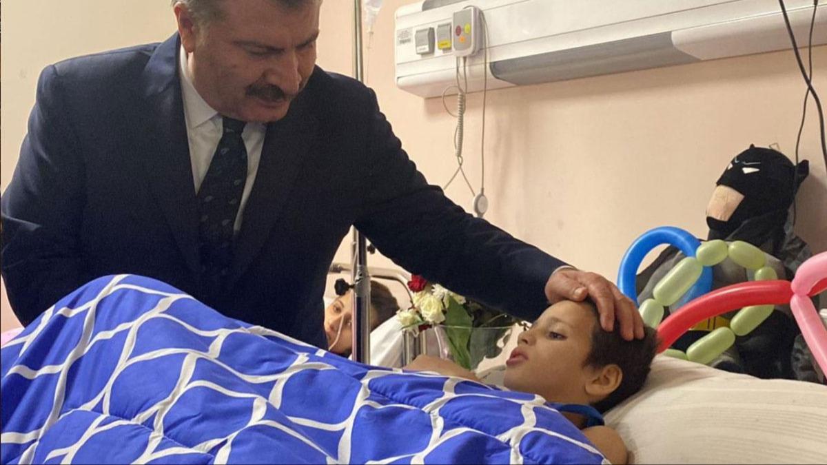Bakan Koca, Filistinli kanser hastası çocukları ziyaret etti