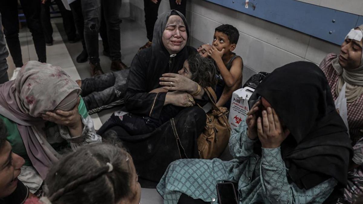 Gazze Sağlık Bakanlığı: İsrail bombardımanı Şifa Hastanesi'nde tahribatı hedef alıyor