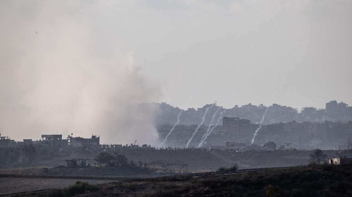 İsrail, Gazze'ye hava saldırılarını sürdürüyor