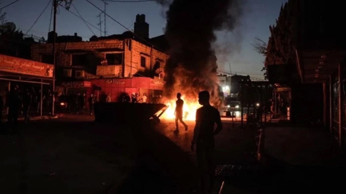 İşgalci İsrail'den gece baskını: Onlarca askeri araç Cenin kentinde
