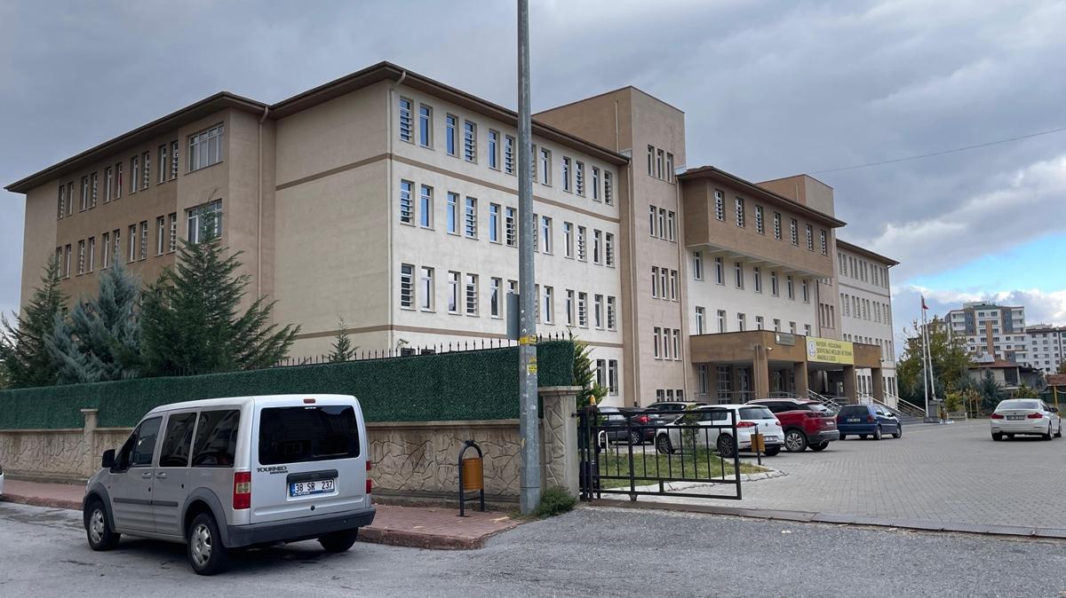 Kayseri'de yedikleri drmden zehirlenen 7 renci hastaneye kaldrld