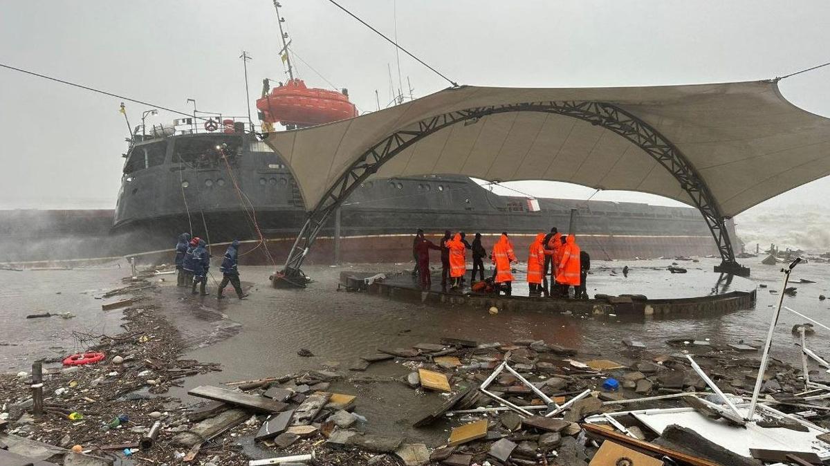 Zonguldak'ta Trk gemisi frtna nedeniyle batt! ''12 kiilik mrettebattan haber yok''