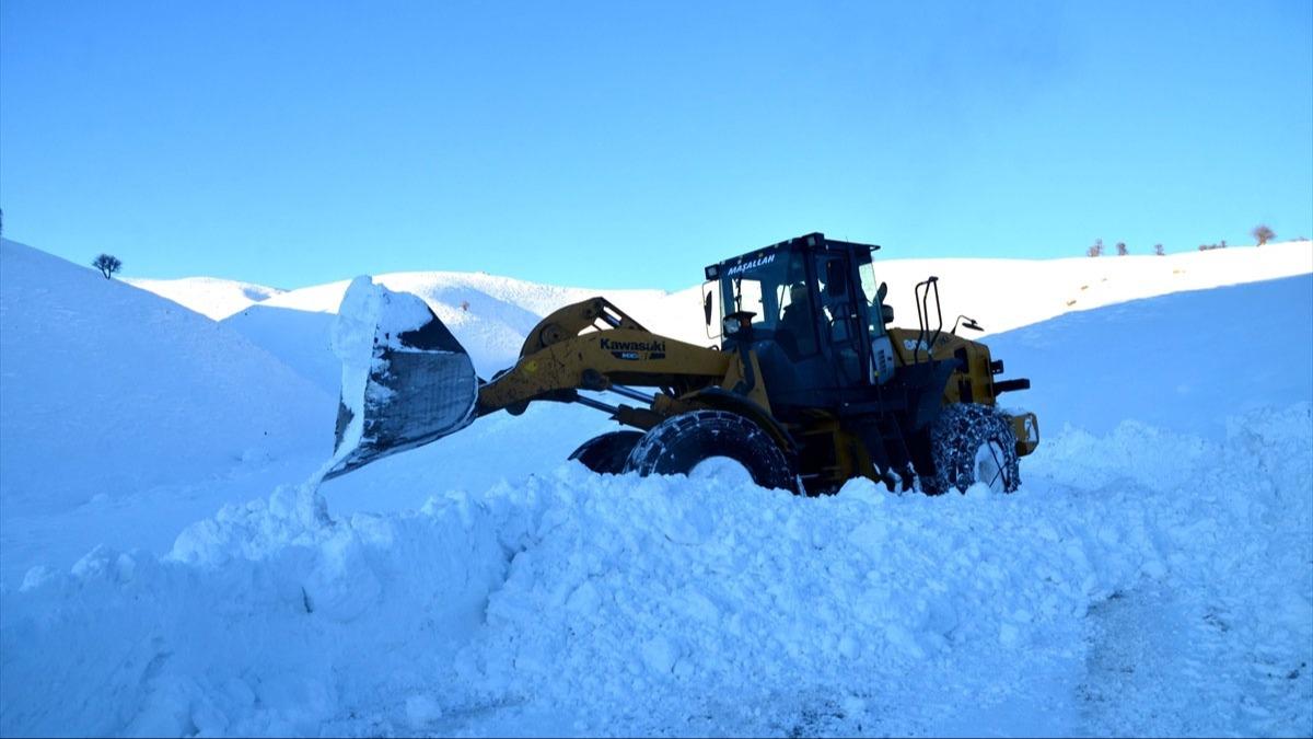 Van'da kar nedeniyle 142 yerleşim birimine ulaşım sağlanamıyor