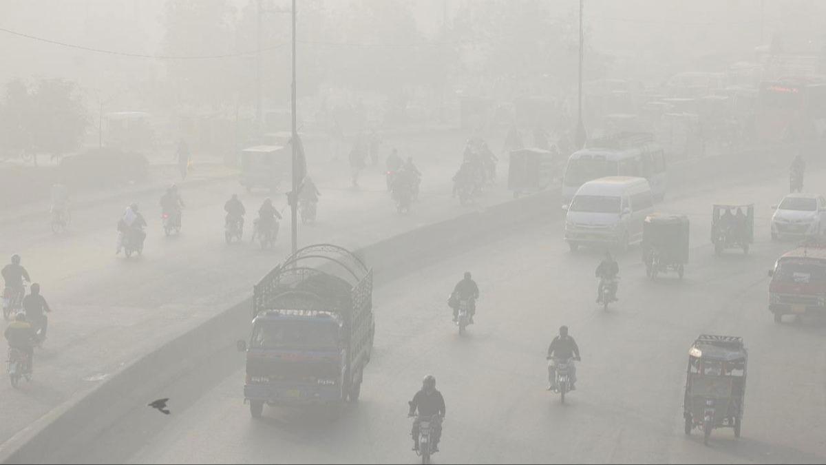 Pakistan'da hava kirlilii pik yapt: Eitime zorunlu ara verildi