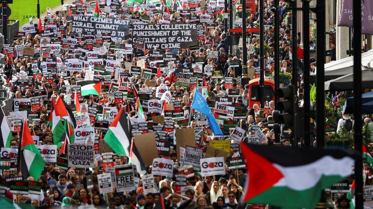 ngiltere'de on binler Filistin iin 7. kez sokaklara dkld