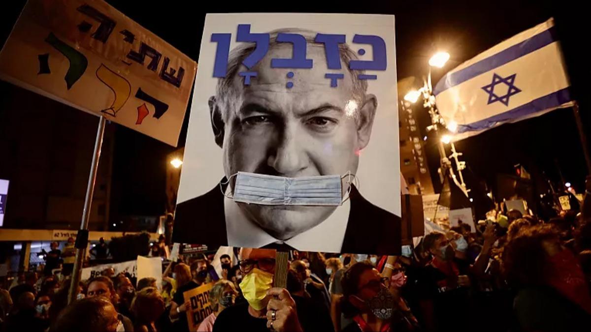 Bebek katili Netanyahu'ya souk du! Binlerce srailli evinin nnde istifaya ard
