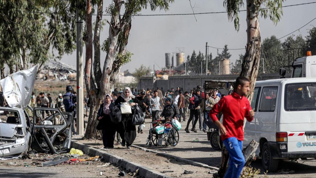 srail, sivillerin Gazze'nin kuzeyine geiini engelliyor