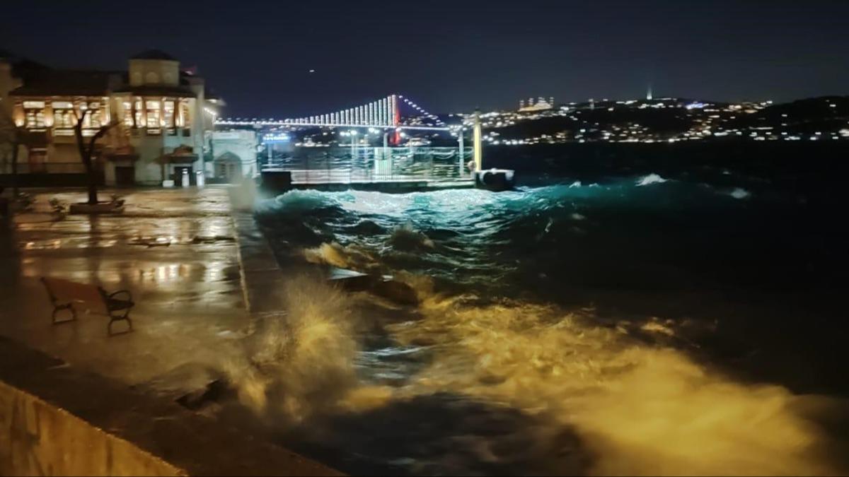 Marmara Denizi'nde kuvvetli frtna: DO seferleri iptal