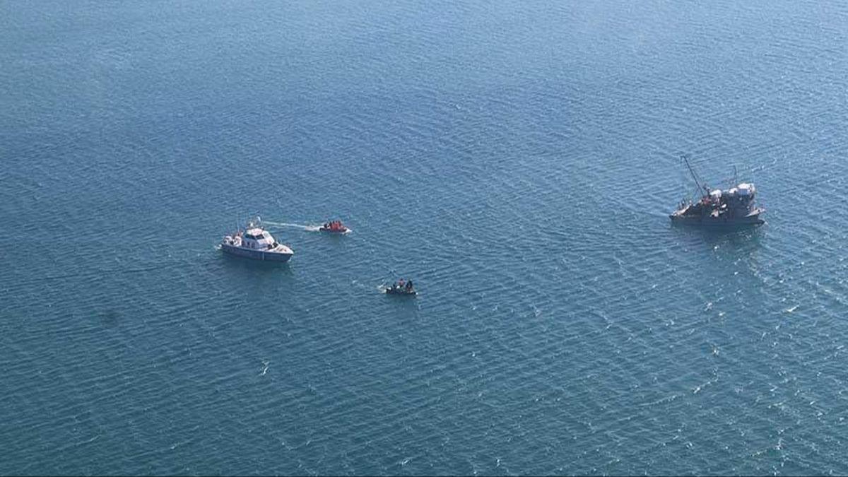 Midilli aklarnda 14 kiiyi tayan kargo gemisi batt: Arama kurtarma almalar sryor