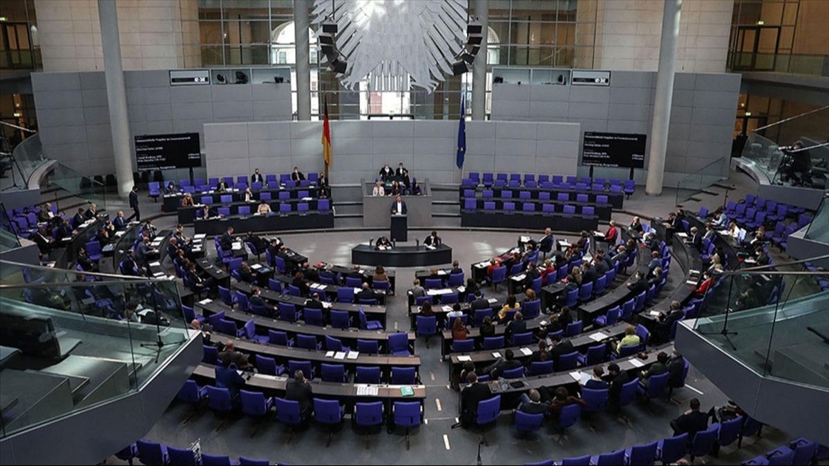 Almanya'da Trkleri yakndan ilgilendiren yasa! Tasar Federal Meclis'te grlmeye baland
