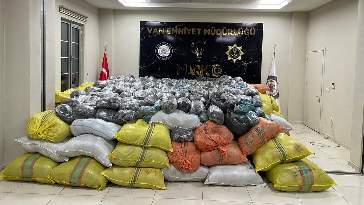 Van'da narkotik ekiplerinden operasyon: 4bin 600 kilo uyuturucu ele geirildi