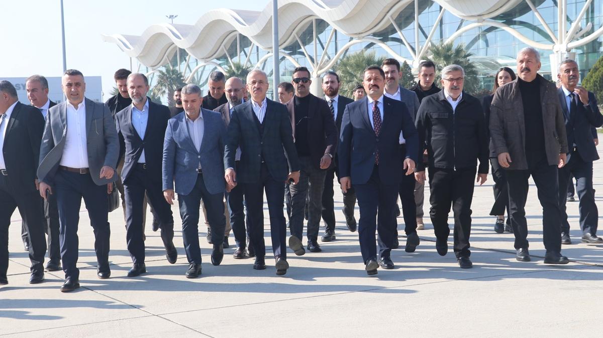 Ulaştırma ve Altyapı Bakanı Uraloğlu Hatay Havalimanı'nda incelemelerde bulundu