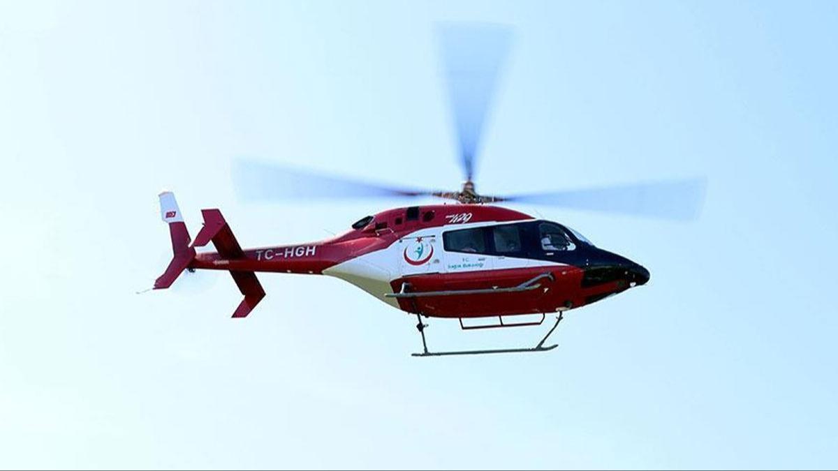 Bahçesaray'da trafik kazasında yaralanan şahsa ambulans helikopter müdahale etti