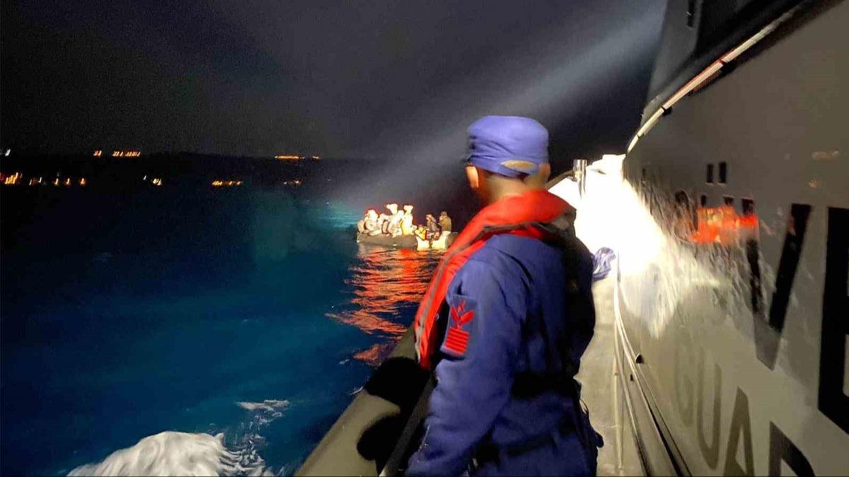 Çanakkale açıklarında Yunanistan'ın ölüme terk ettiği 49 göçmen kurtarıldı 