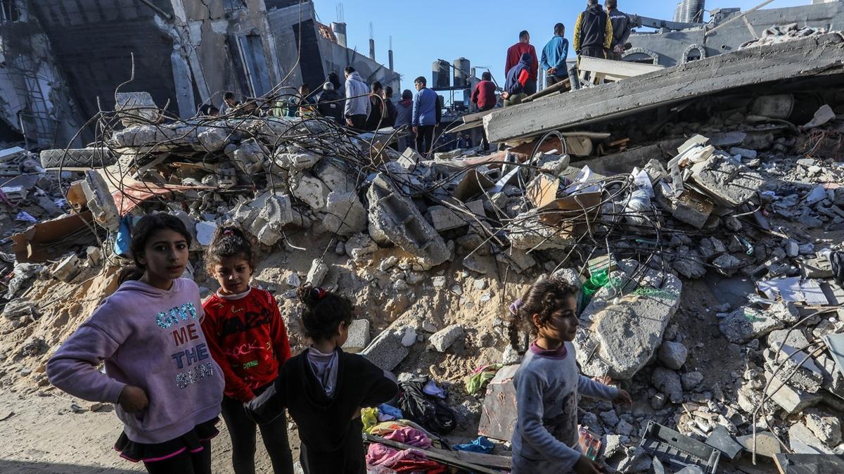 Gazze'deki Sivil Savunma Birimi: Gazze Şeridi'nin kuzeyinde enkaz altındaki cesetlere ulaşamıyoruz