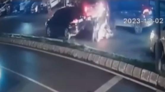 İstanbul'da akılalmaz olay: Gözü dönen sürücü geri geri gelerek araçlara böyle çarptı