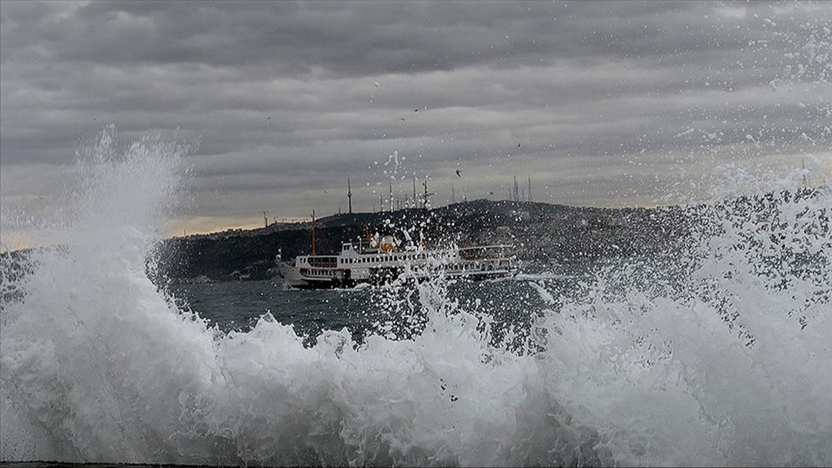 İstanbul'da vapur seferlerine elverişsiz hava koşulları engeli