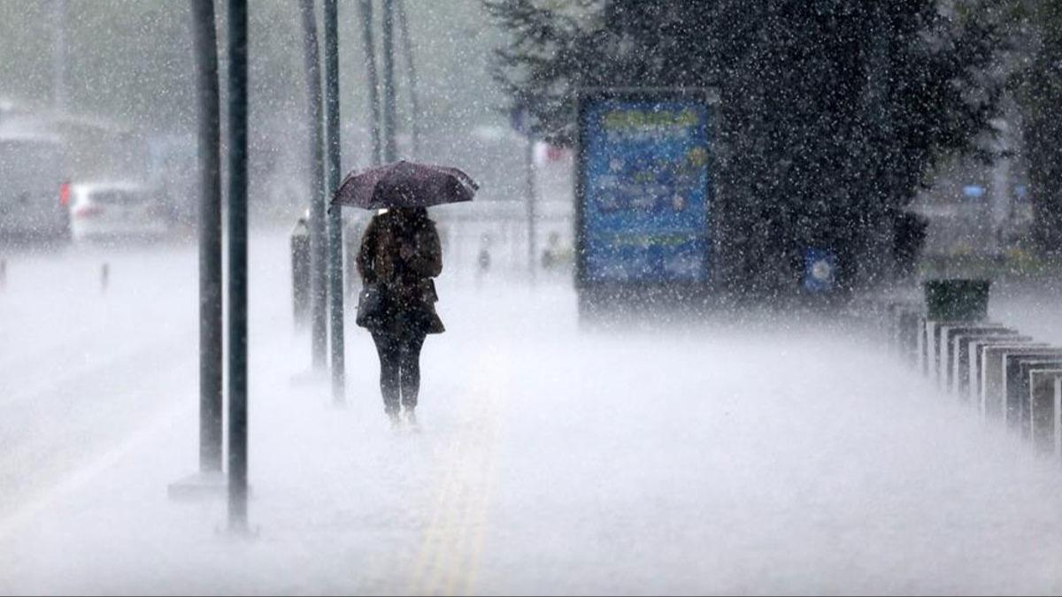 Meteoroloji'den Marmara için uyarı: Kuvvetli yağış akşam saatlerinde giriş yapacak