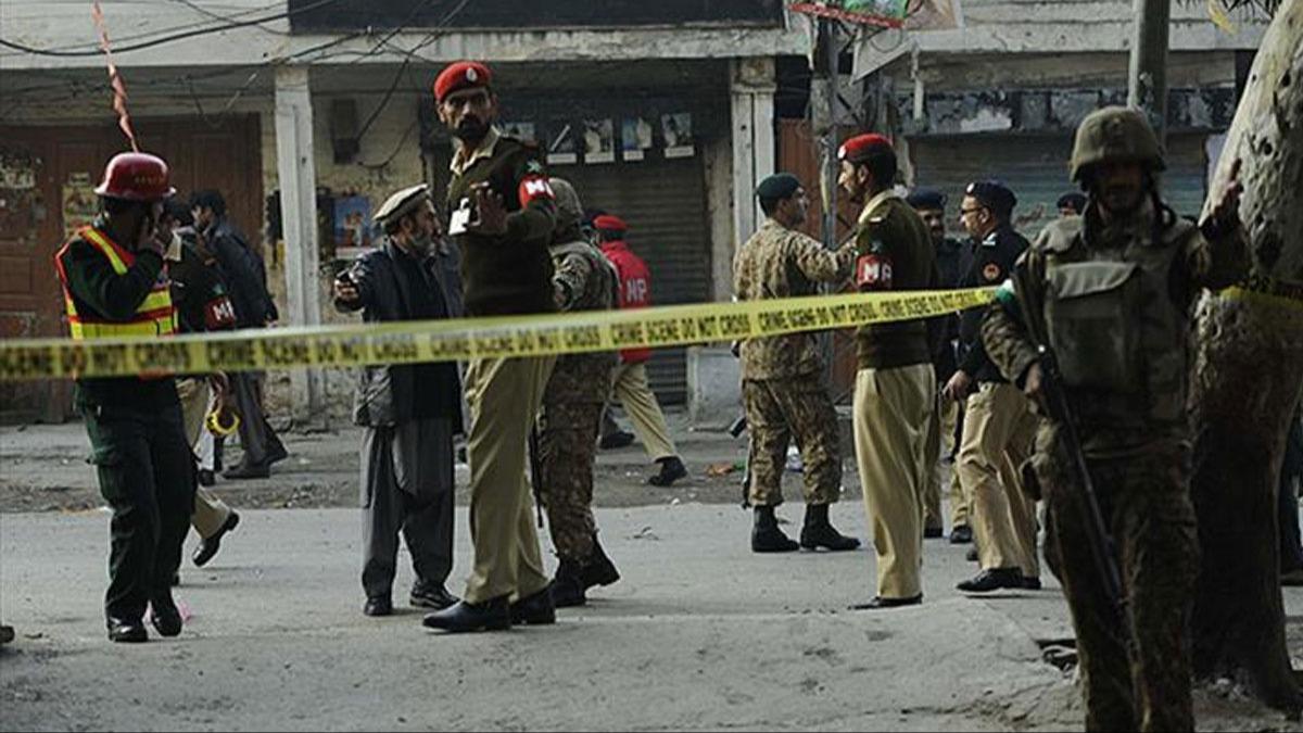 Pakistan'da okul yaknnda bombal saldr: 6 yaral