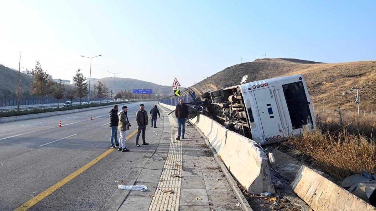 Bakent niversitesi servis otobs devrildi