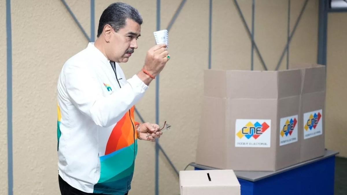 Maduro, komu ile ihtilafl olunan blgeyi lkesinin haritasna dahil etti: Talimat verdim