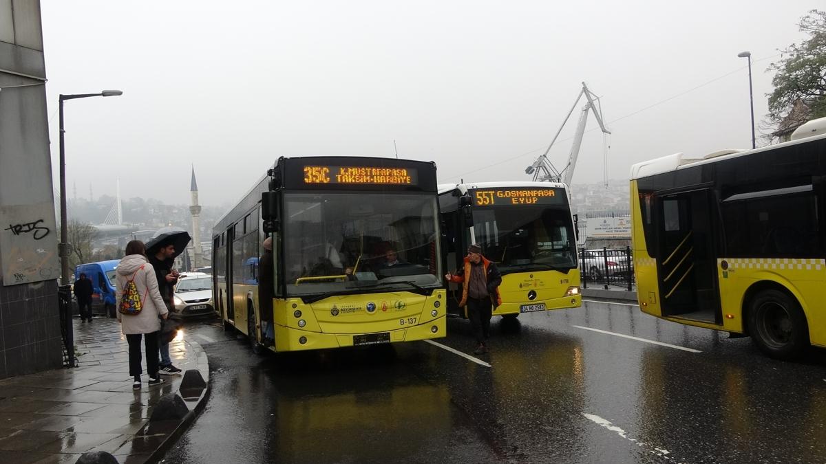 ETT otobs arzaland, Unkapan Kprs'nde trafik fel oldu 