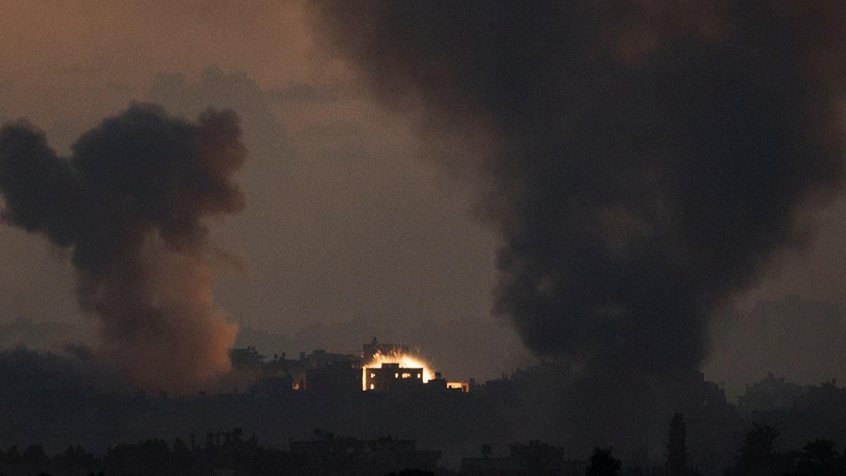 srail, Gazze'deki uheda el-Aksa Hastanesi evresini bombalad
