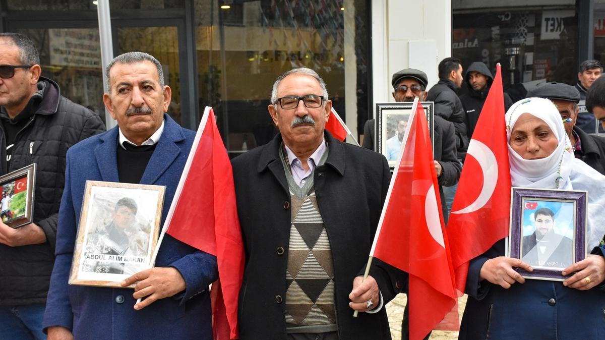 Van'da ailelerin HDP l Bakanl nndeki eylemine bir aile daha katld