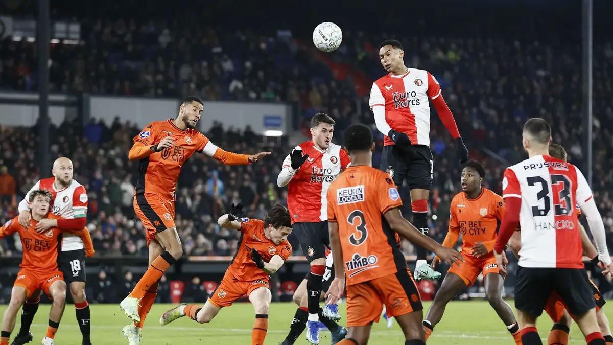 Feyenoord uzatmalarda hayat buldu