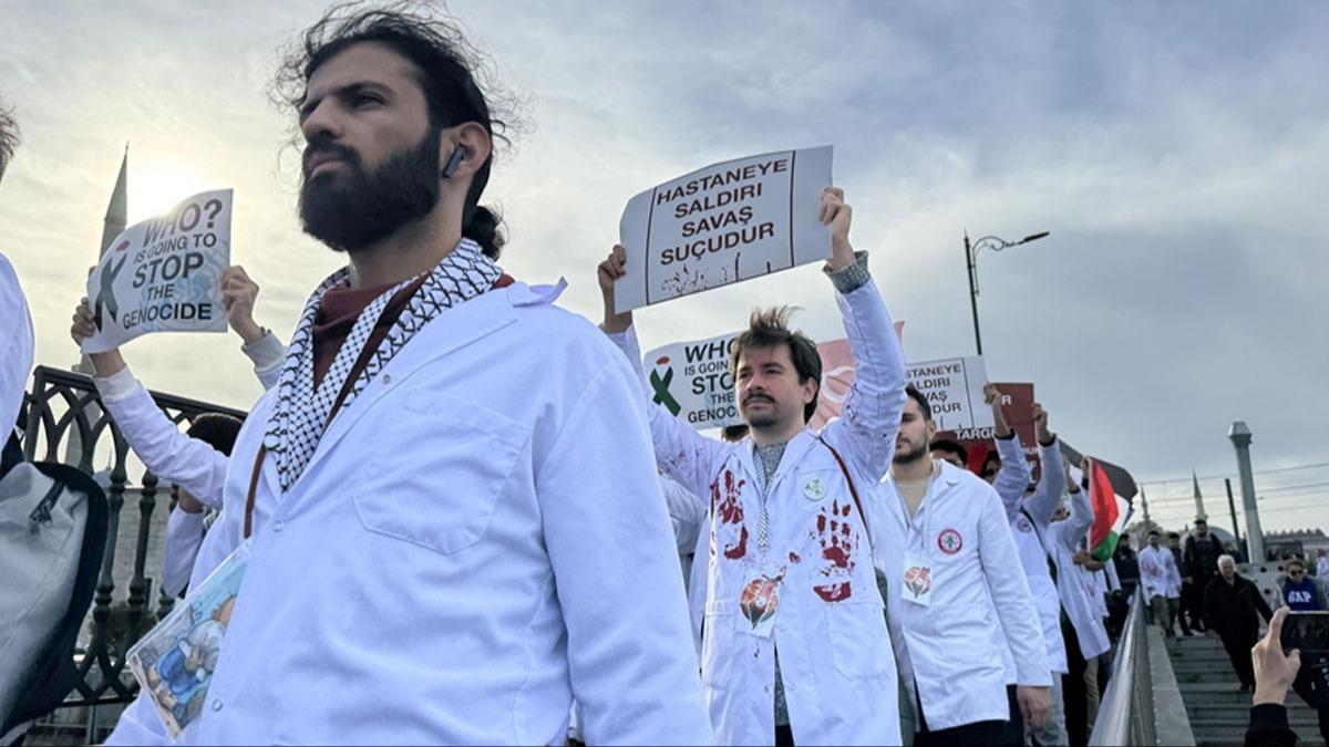 Doktor ve sağlık çalışanları İsrail saldırılarına karşı sessiz yürüyüş düzenledi