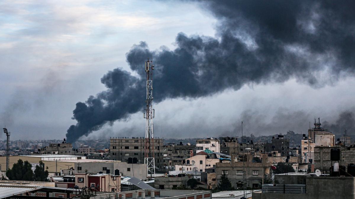 srail'in Gazze'nin gneyine dzenledii saldrlarda 4 sivil hayatn kaybetti