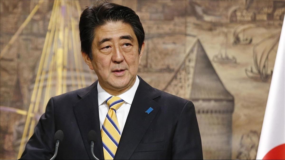 Japon hkmetinde eski Babakan Abe grubuna mensup bakanlar grevden alnacak