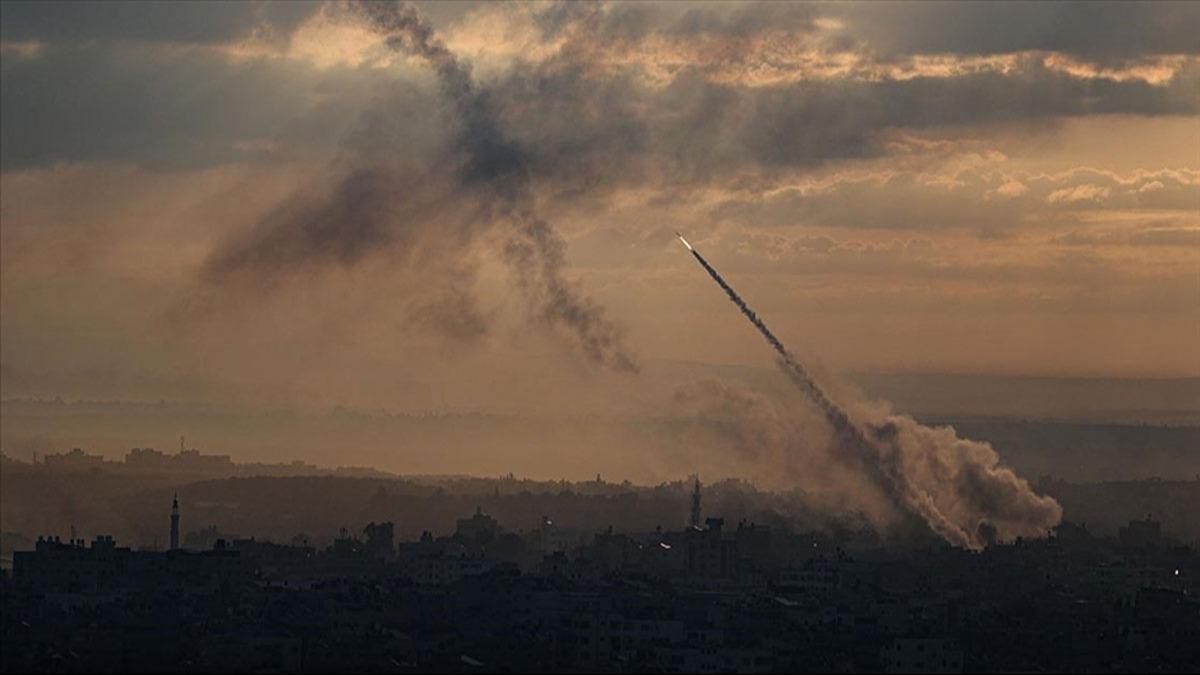 Kuds'te 1 buuk ay aradan sonra sirenler ald! Gazze'den atlan roket Beyt emes'e dt
