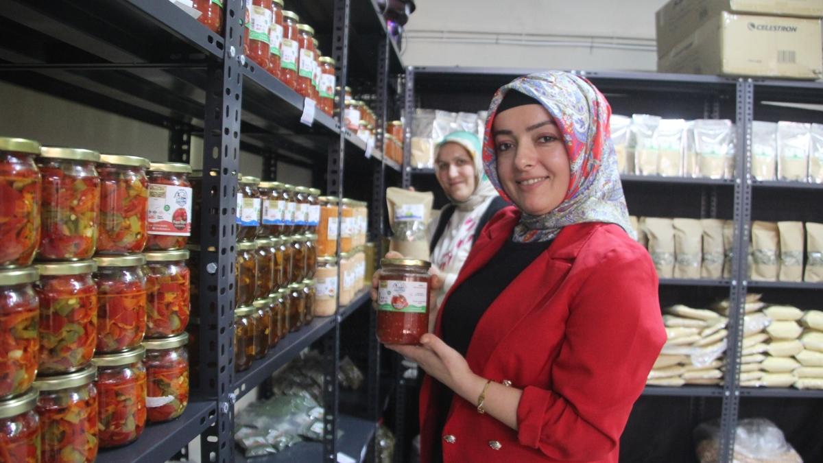 160 çeşit doğal ürünün üretimini yapan kadınlar ekonomiye katkı sağlıyor