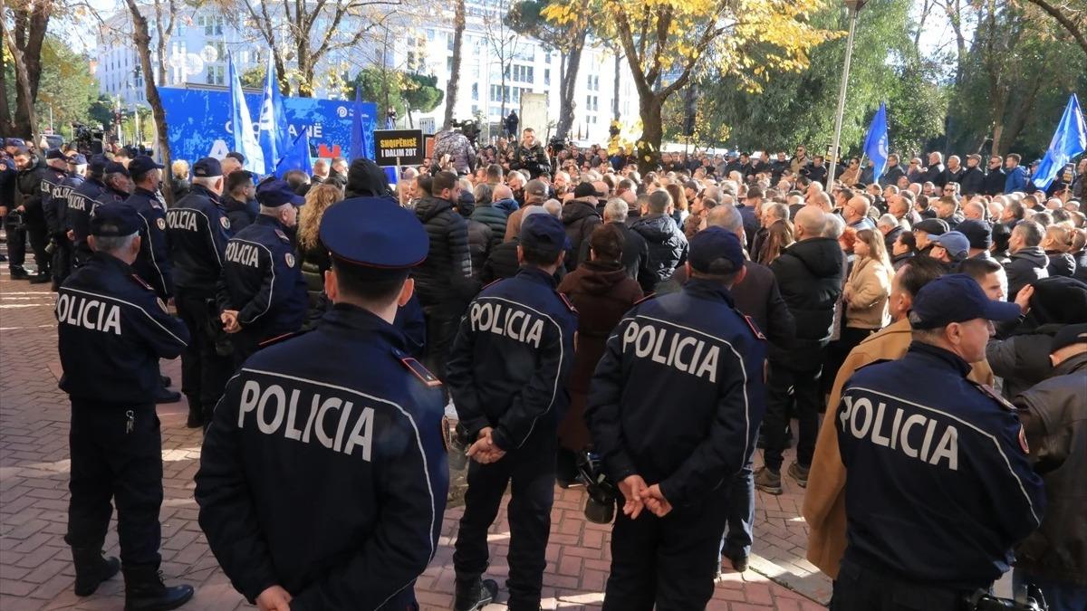 Arnavutluk'taki muhalefetten protesto 