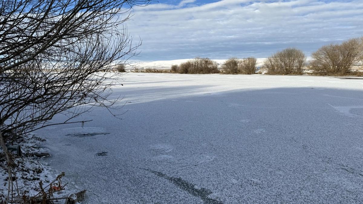 Kura Nehri'nin yzeyi buz tuttu