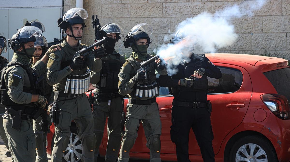 Saldrlarn glgesinde 11. cuma... srail polisinden Kuds'te mdahale