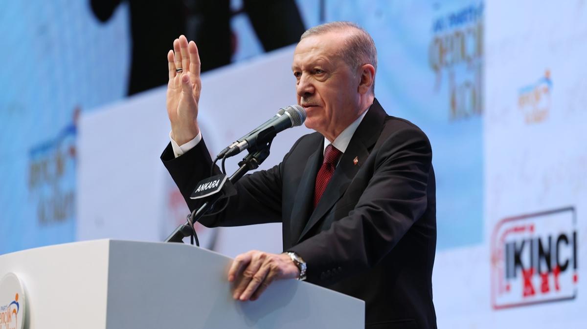 Cumhurbakan Erdoan: Terristle ayn dili konuan terrist gibi muamele grr 