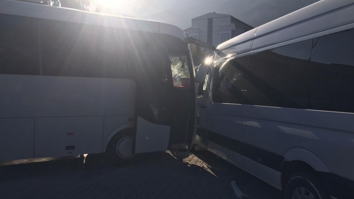 Antalya'da korkutan kaza! 9 kii yaraland