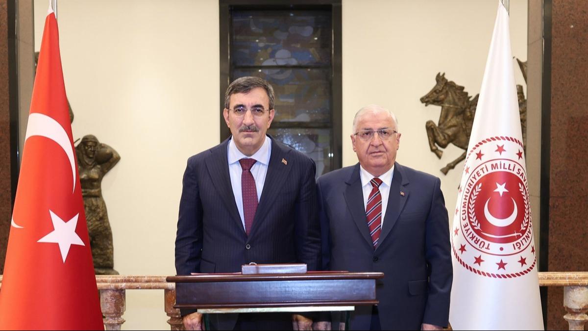 Cumhurbakan Yardmcs Ylmaz'dan, Bakan Gler'e taziye ziyareti